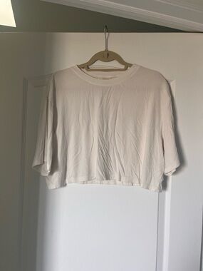 Kittenish White Ribbed Cropped Tee